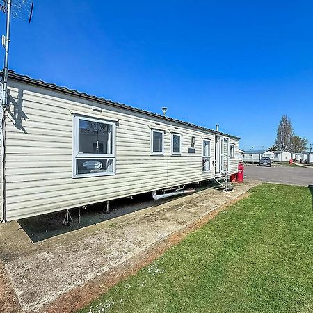 10 Berth Caravan For Hire At Seawick Holiday Park In Essex Ref 27102Sw Клактън он Сий Екстериор снимка