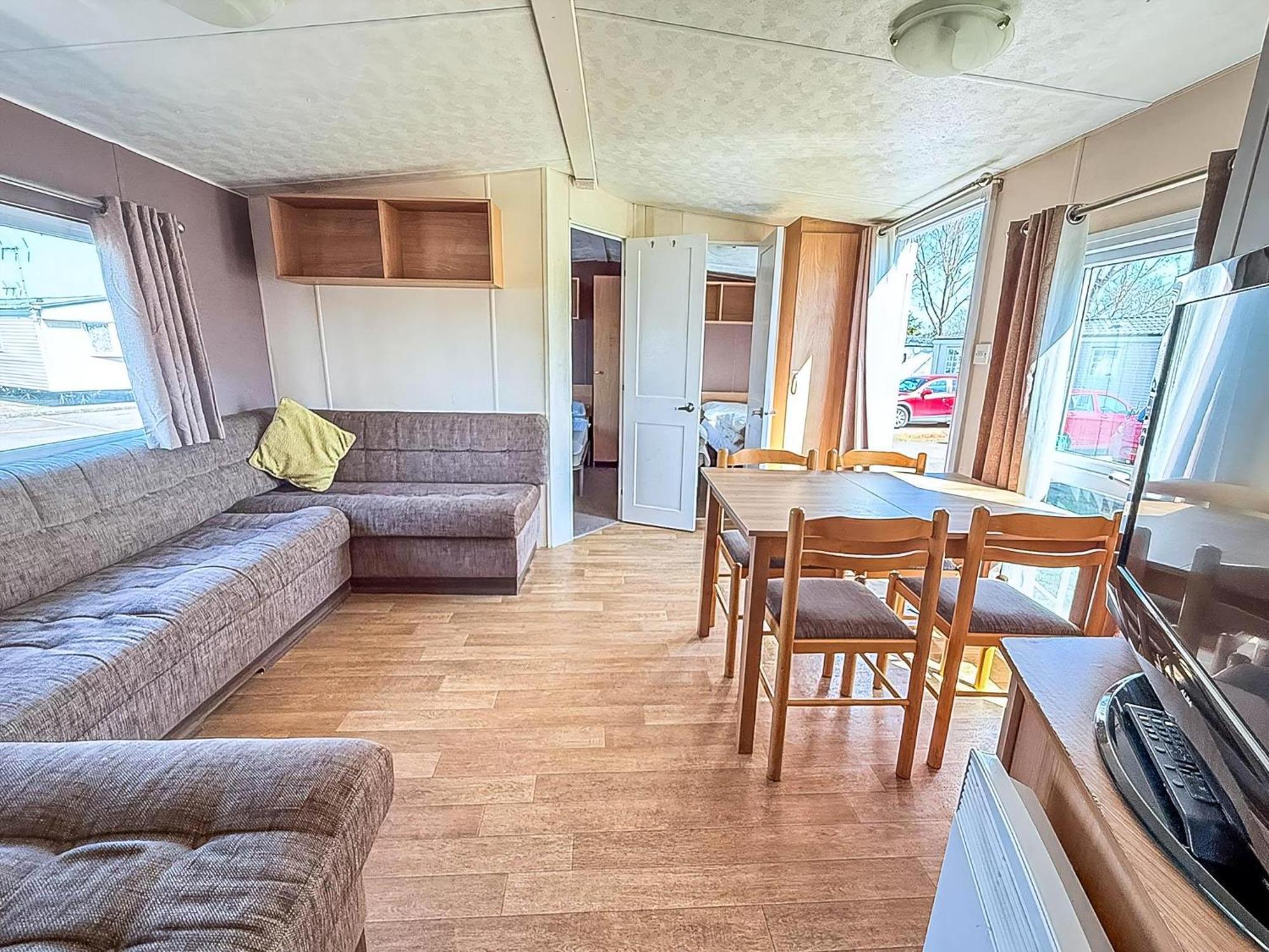 10 Berth Caravan For Hire At Seawick Holiday Park In Essex Ref 27102Sw Клактън он Сий Екстериор снимка